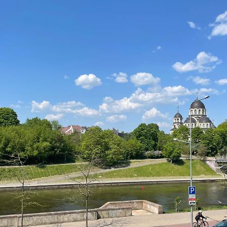 A Cozy Apartment With A Wonderful View Of The River In The Old Town Of Vilnius Luaran gambar