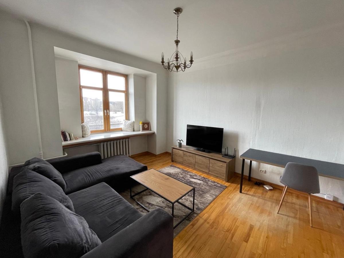 A Cozy Apartment With A Wonderful View Of The River In The Old Town Of Vilnius Luaran gambar